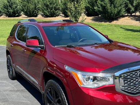 Used 2018 GMC Acadia Denali w/ Technology Package AWD/4WD image 8