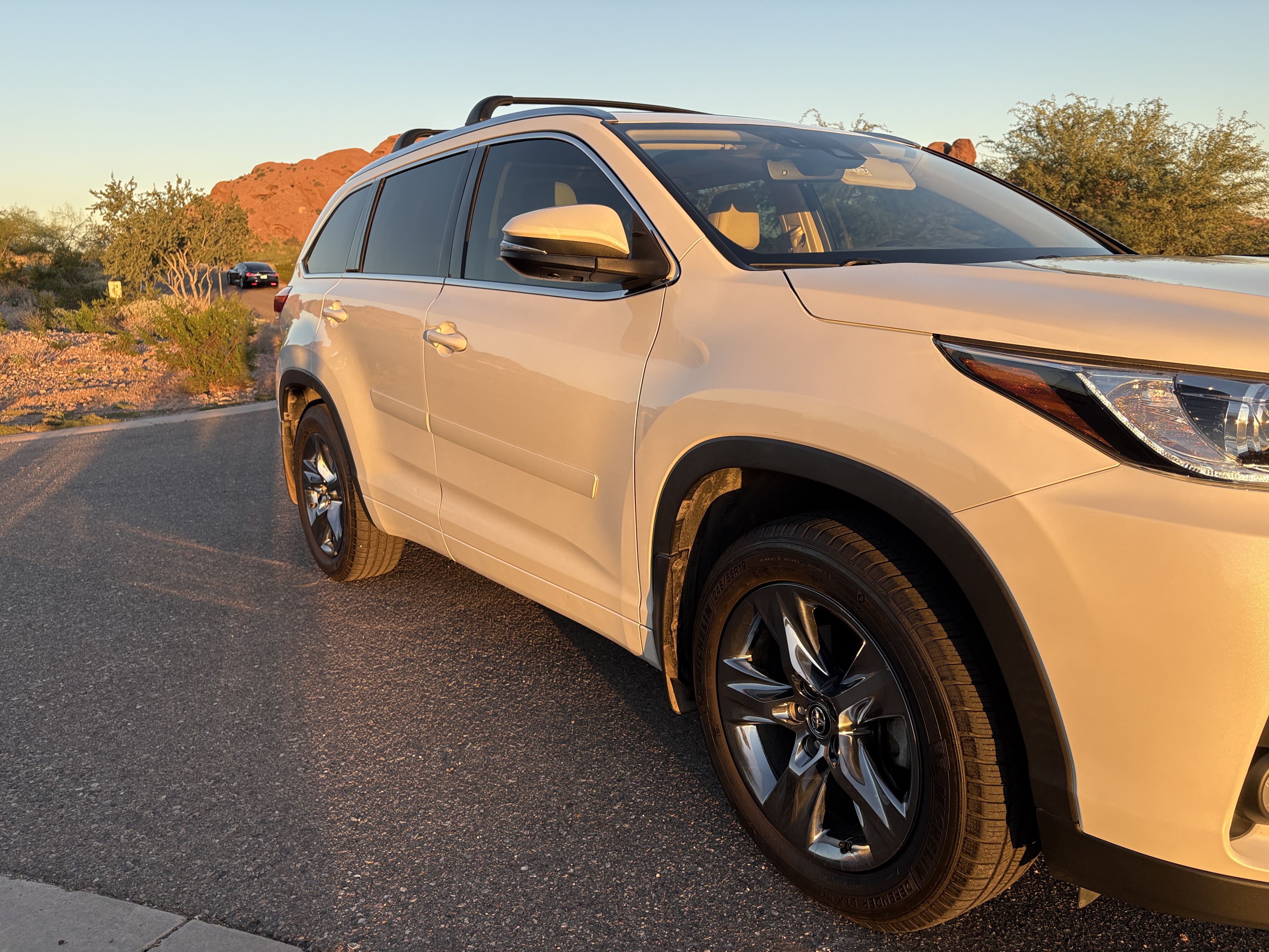 Used 2017 Toyota Highlander Limited Platinum AWD/4WD image 2