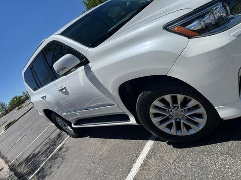 Used 2019 Lexus GX 460 Premium w/ Premium Package AWD/4WD image 4