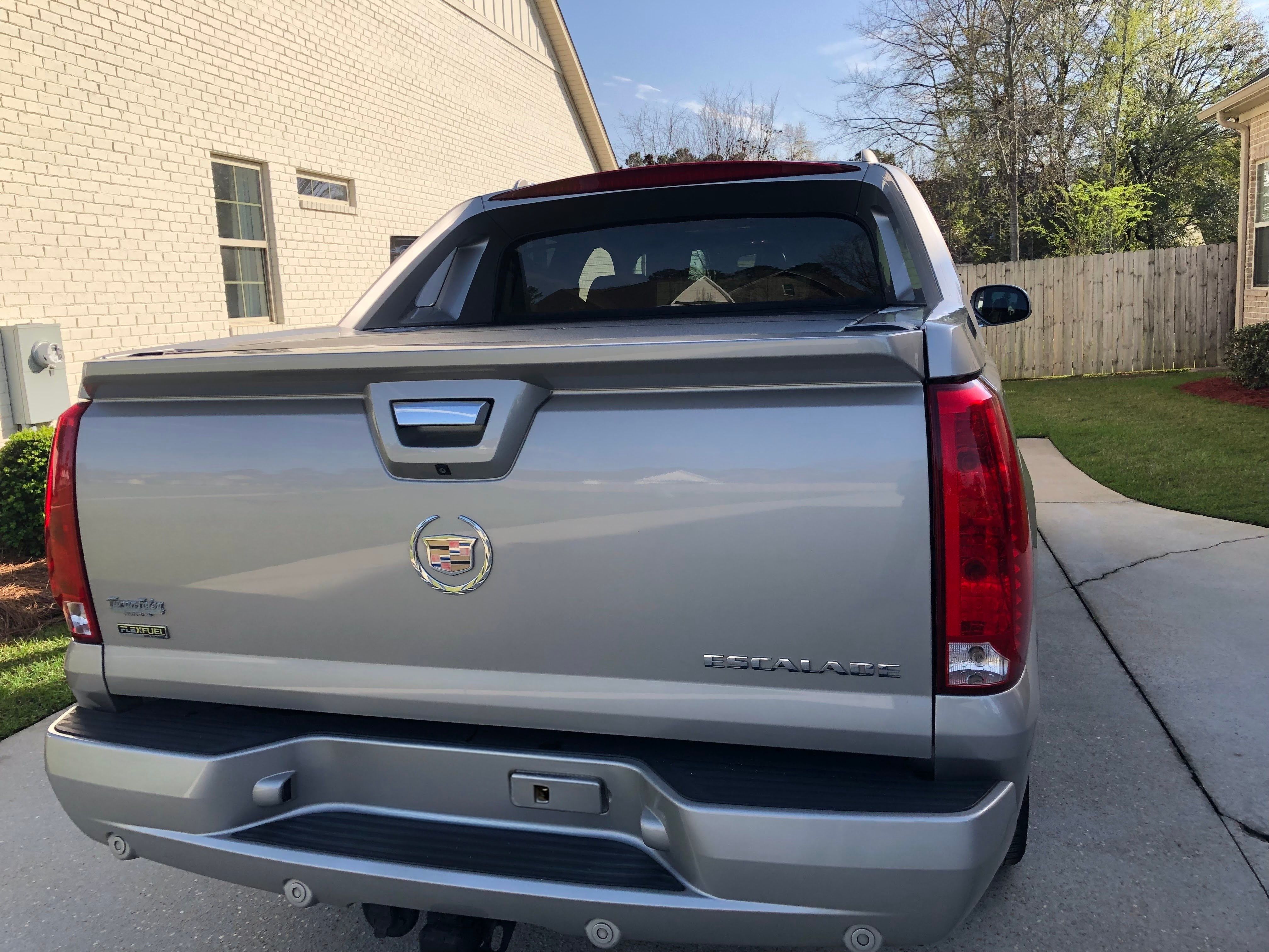Used 2009 Cadillac Escalade EXT AWD/4WD image 2