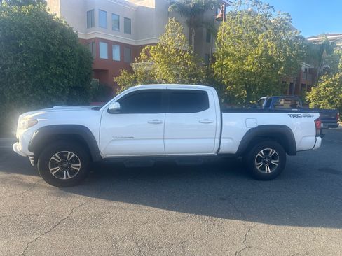 Used 2018 Toyota Tacoma TRD Sport RWD image 6