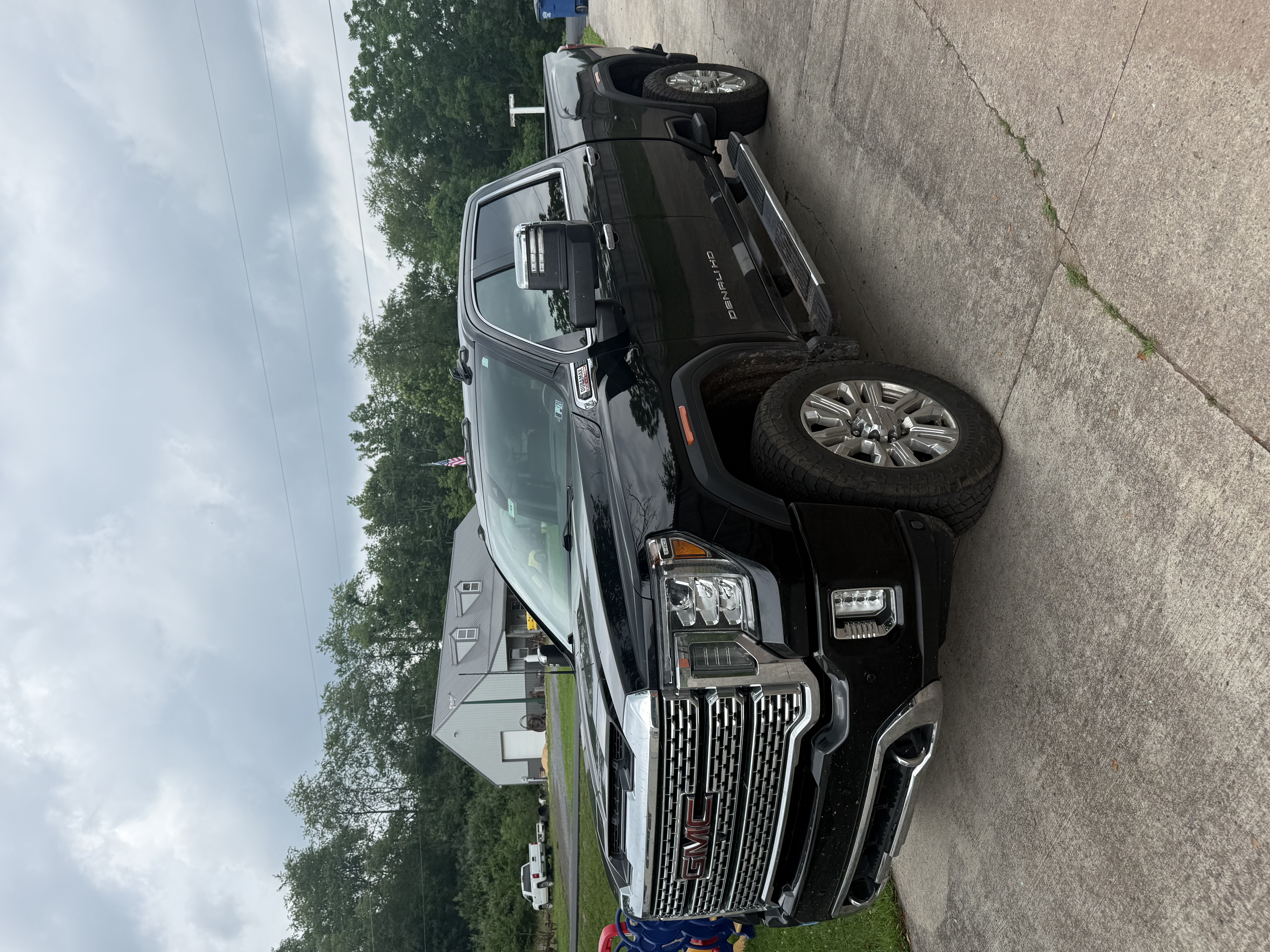 Used 2020 GMC Sierra 2500 Denali w/ Technology Package AWD/4WD image 1