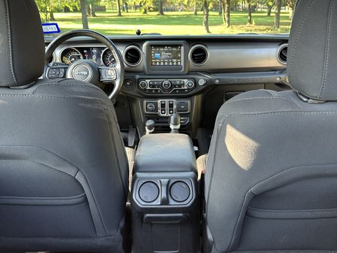 Used 2020 Jeep Wrangler Sport image 21