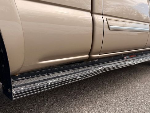 Used 2005 Chevrolet Silverado 2500 LS image 22