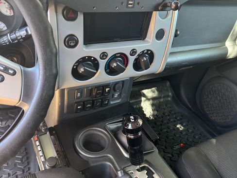 Used 2014 Toyota FJ Cruiser 4WD image 20