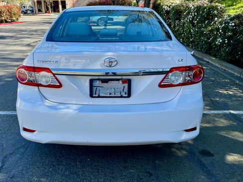 Used 2012 Toyota Corolla LE FWD image 2