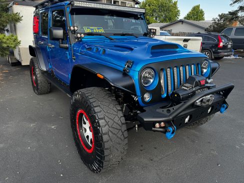 Used 2015 Jeep Wrangler Unlimited Rubicon w/ Connectivity Group image 5