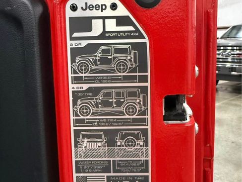 Used 2022 Jeep Wrangler Unlimited Rubicon 4xe w/ Cold Weather Group AWD/4WD image 15