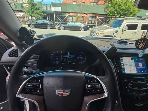 Used 2017 Cadillac Escalade ESV Luxury AWD/4WD image 10