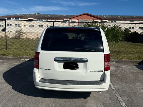 Used 2010 Chrysler Town & Country Touring image 1
