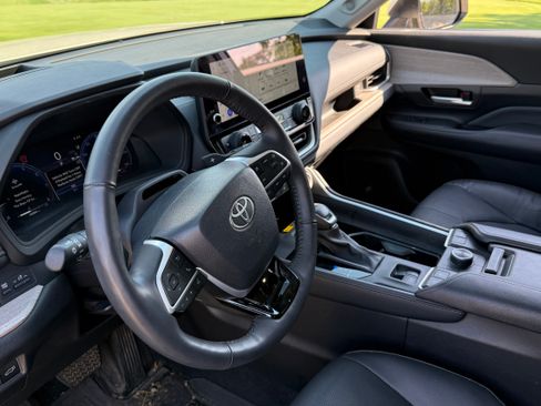 Used 2024 Toyota Grand Highlander AWD image 10