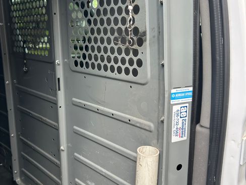 Used 2015 GMC Savana 2500 image 4