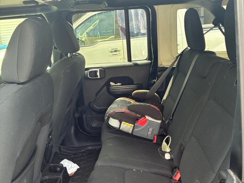 Used 2019 Jeep Wrangler Unlimited Sport S AWD/4WD image 4