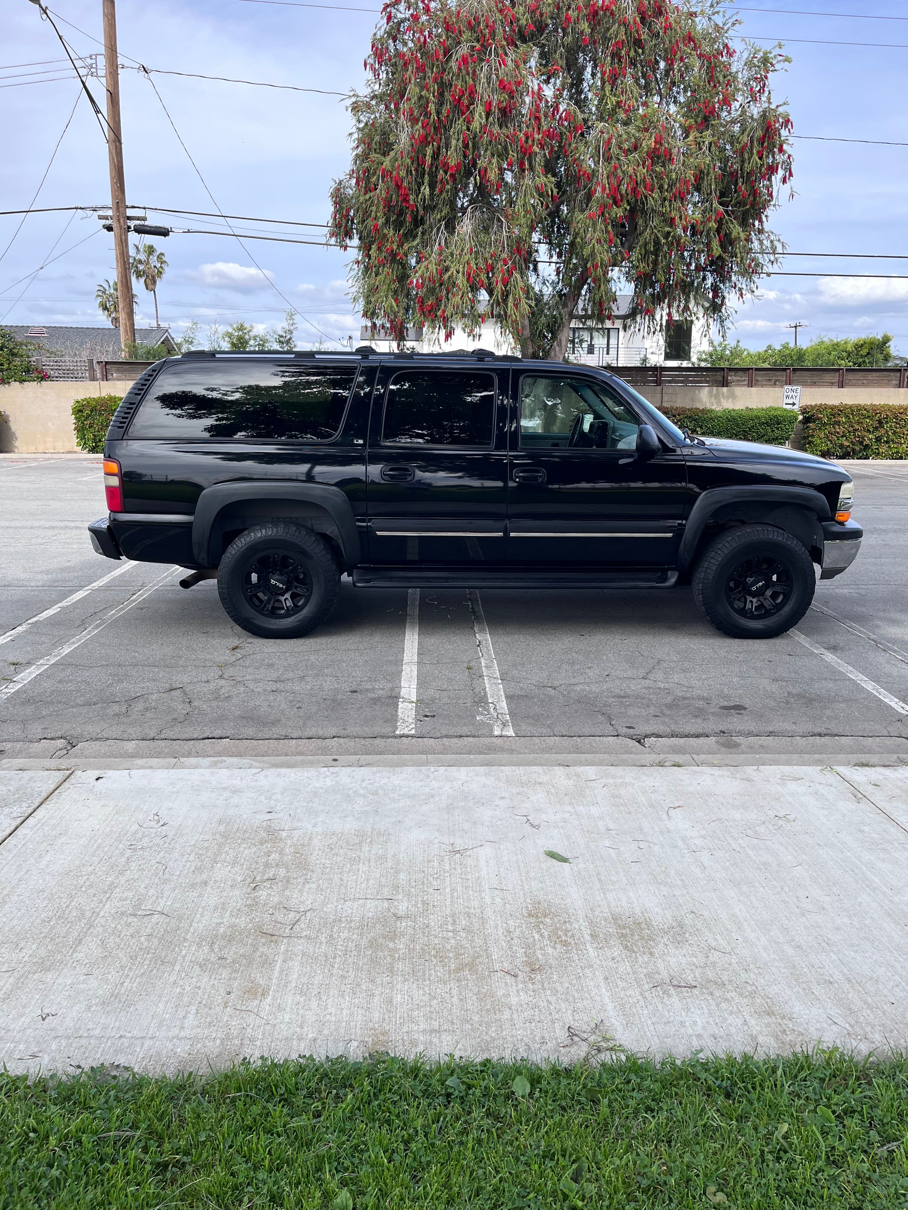 Used 2001 Chevrolet Suburban 2500 LS w/ LS Preferred Equipment Group RWD image 6