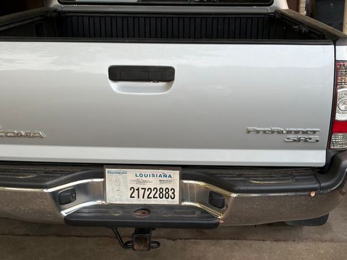 Used 2011 Toyota Tacoma PreRunner w/ SR5 Pkg #2 RWD image 2