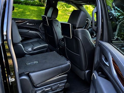 Used 2023 Cadillac Escalade ESV Premium Luxury AWD/4WD image 8