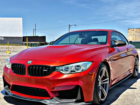 Used 2015 BMW M4 Convertible image 2