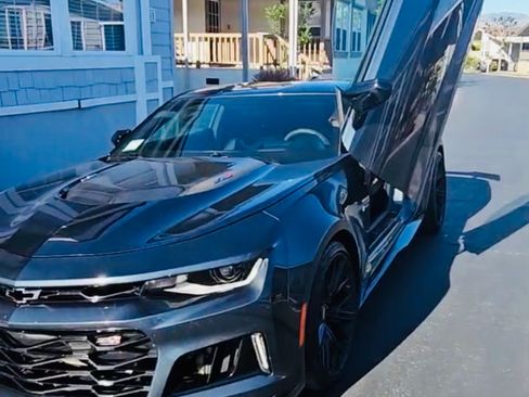 Used 2022 Chevrolet Camaro ZL1 image 1