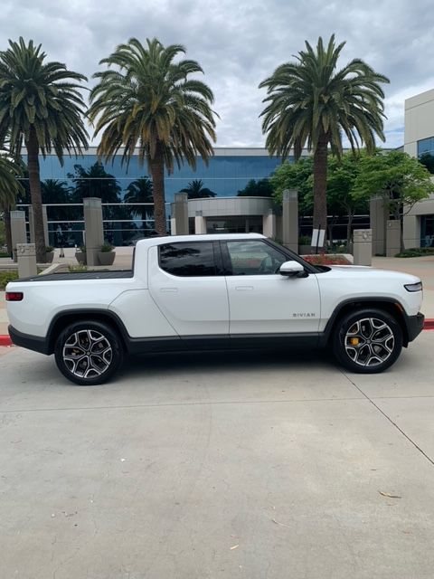 Used 2022 Rivian R1T Launch Edition AWD/4WD image 1