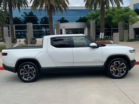 Used 2022 Rivian R1T Launch Edition image 1