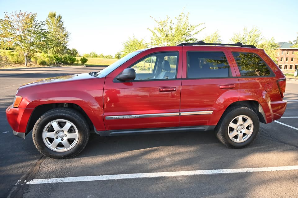 Used 2010 Jeep Grand Cherokee Laredo AWD/4WD image 8