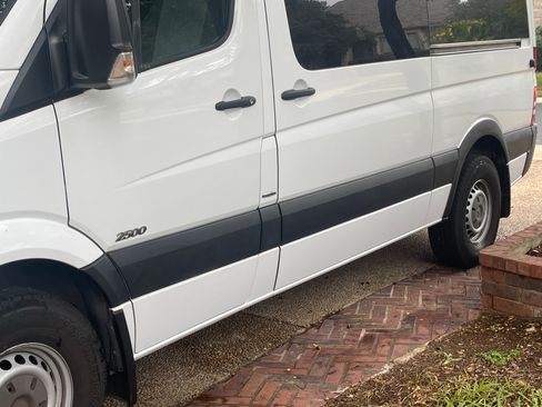 Used 2011 Mercedes-Benz Sprinter 2500 image 4