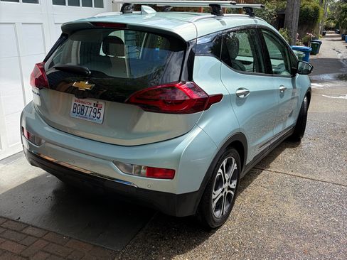 Used 2019 Chevrolet Bolt Premier FWD image 4