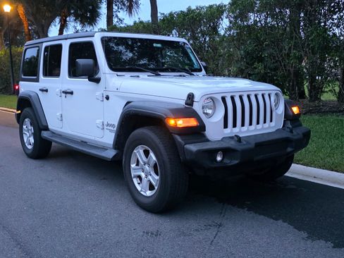 Used 2018 Jeep Wrangler Unlimited Sport S AWD/4WD image 2