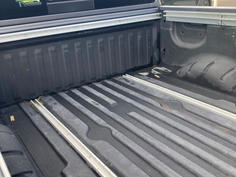 Used 2021 Nissan Titan SV w/ SV Convenience Package RWD image 6