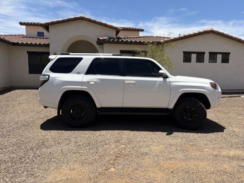 Used 2022 Toyota 4Runner SR5 Premium AWD/4WD image 4