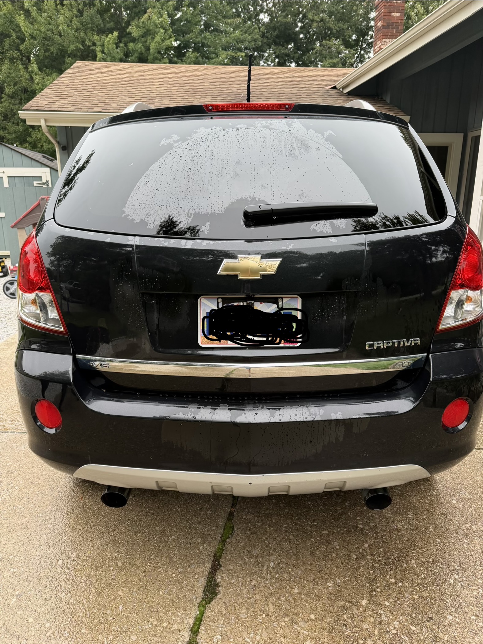 Used 2012 Chevrolet Captiva Sport LT FWD image 2