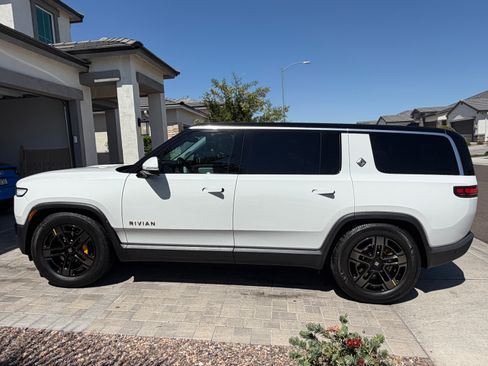 Used 2023 Rivian R1S Adventure AWD/4WD image 3