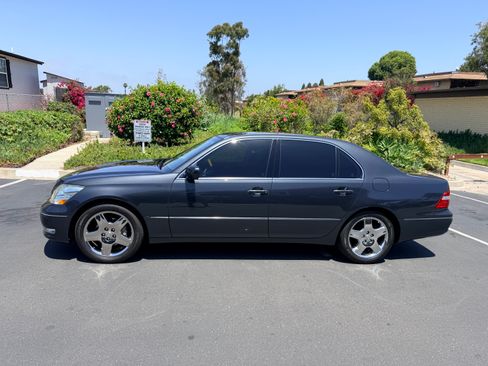 Used 2005 Lexus LS 430 RWD image 1