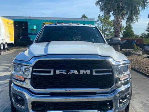 Used 2022 RAM 5500 Tradesman w/ Chrome Appearance Group image 4