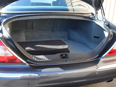Used 2004 Jaguar XJ8 RWD image 18