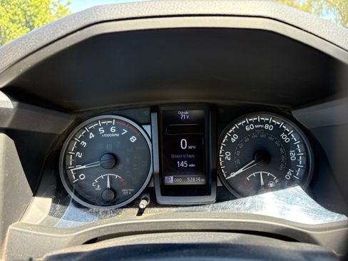 Used 2018 Toyota Tacoma TRD Off-Road AWD/4WD image 13
