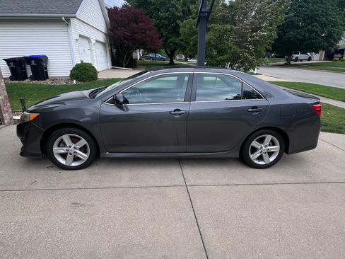 Used 2012 Toyota Camry SE w/ Convenience Pkg FWD image 1