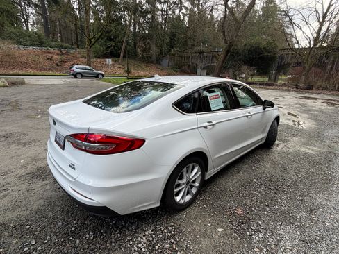 Used 2020 Ford Fusion SE image 9