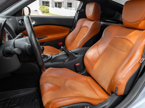 Used 2009 Nissan 370Z Touring w/ Sport Pkg image 22