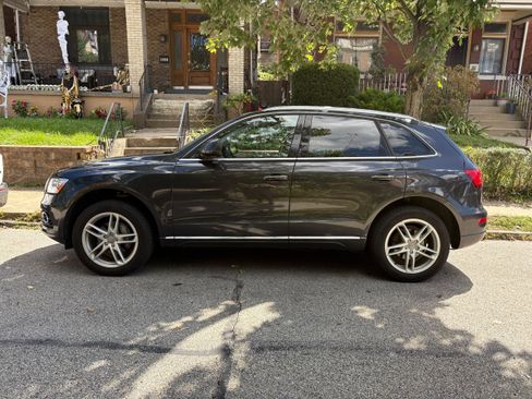 Used 2016 Audi Q5 2.0T Premium Plus w/ Technology Package AWD/4WD image 4