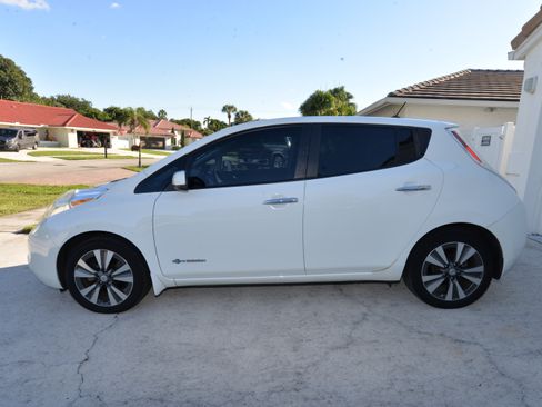 Used 2015 Nissan Leaf SV image 6