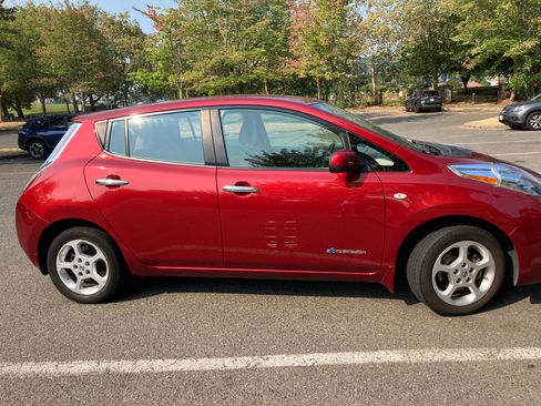 Used 2012 Nissan Leaf SL FWD image 9