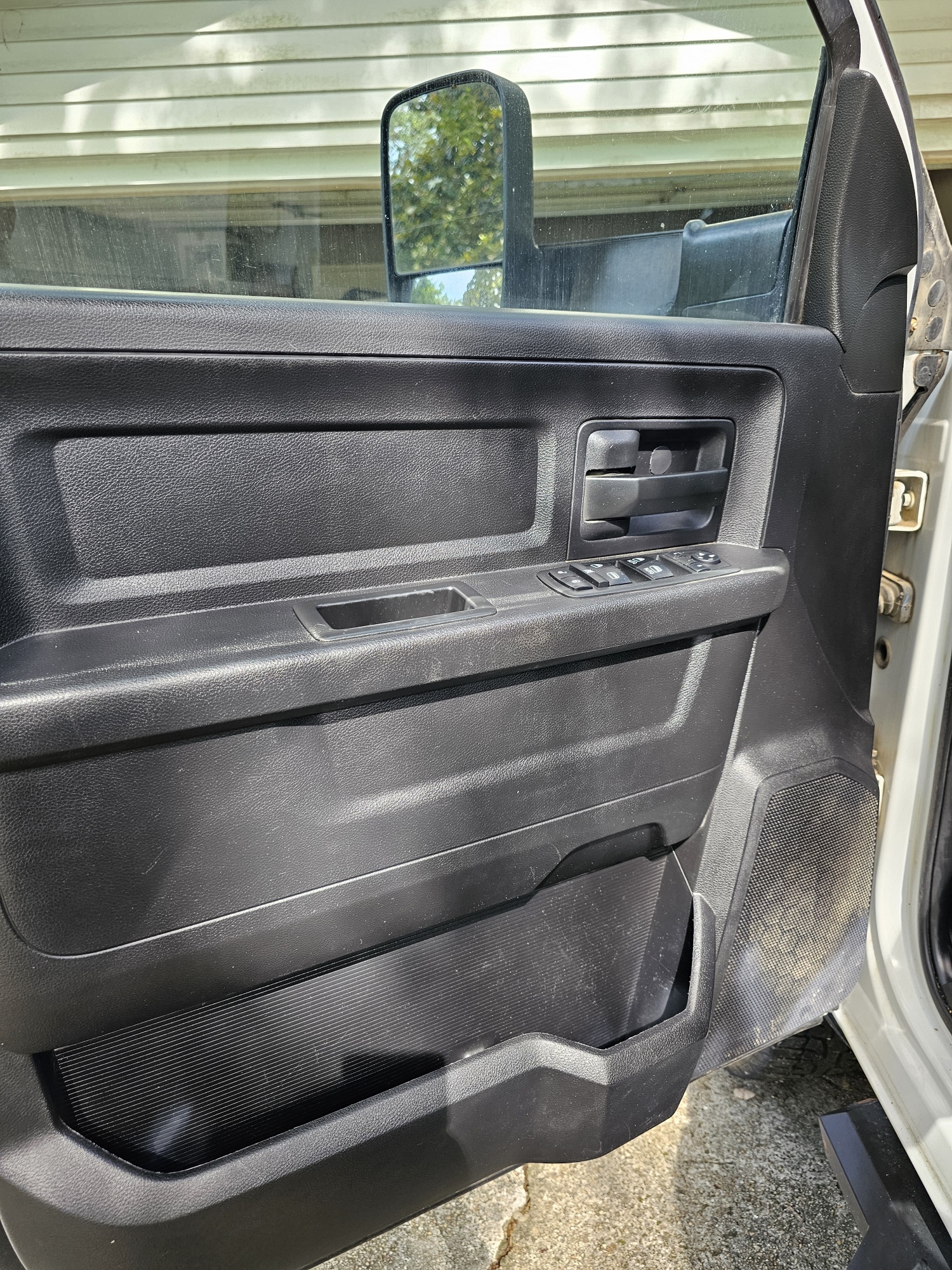 Used 2017 RAM 2500 Tradesman w/ Chrome Appearance Group AWD/4WD image 9
