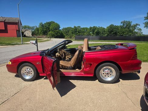 Used 1995 Ford Mustang GT RWD image 2