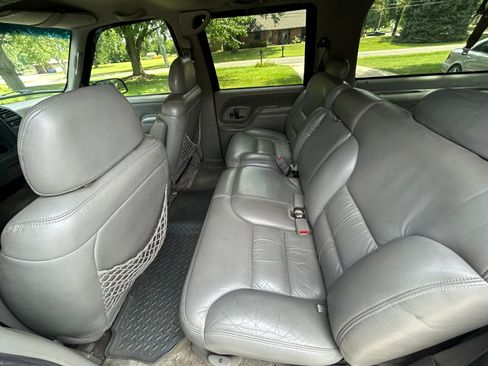 Used 1996 GMC Suburban 2500 AWD/4WD image 28