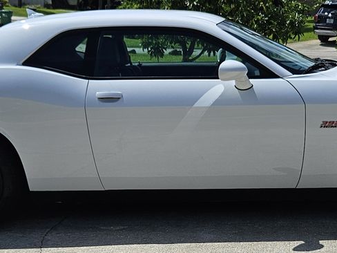 Used 2018 Dodge Challenger SRT image 6