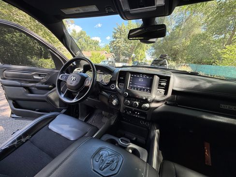 Used 2019 RAM 1500 Sport w/ Black Appearance Package AWD/4WD image 9