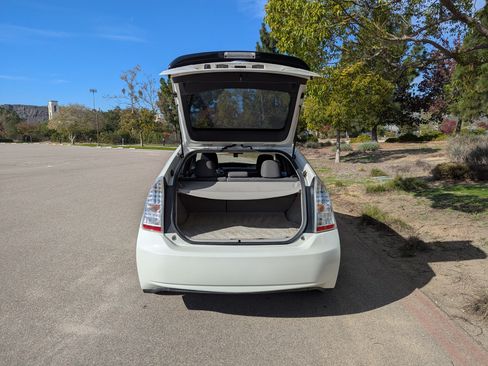 Used 2011 Toyota Prius Two image 10