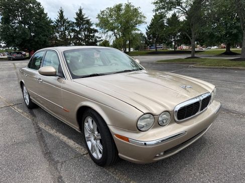Used 2004 Jaguar XJ8 RWD image 1