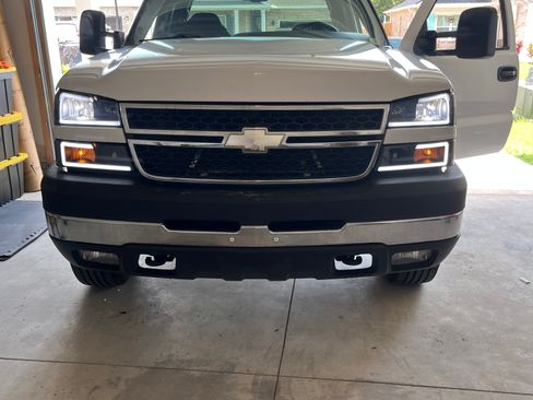 Used 2006 Chevrolet Silverado 2500 LT w/ Heavy-Duty Power Package AWD/4WD image 8